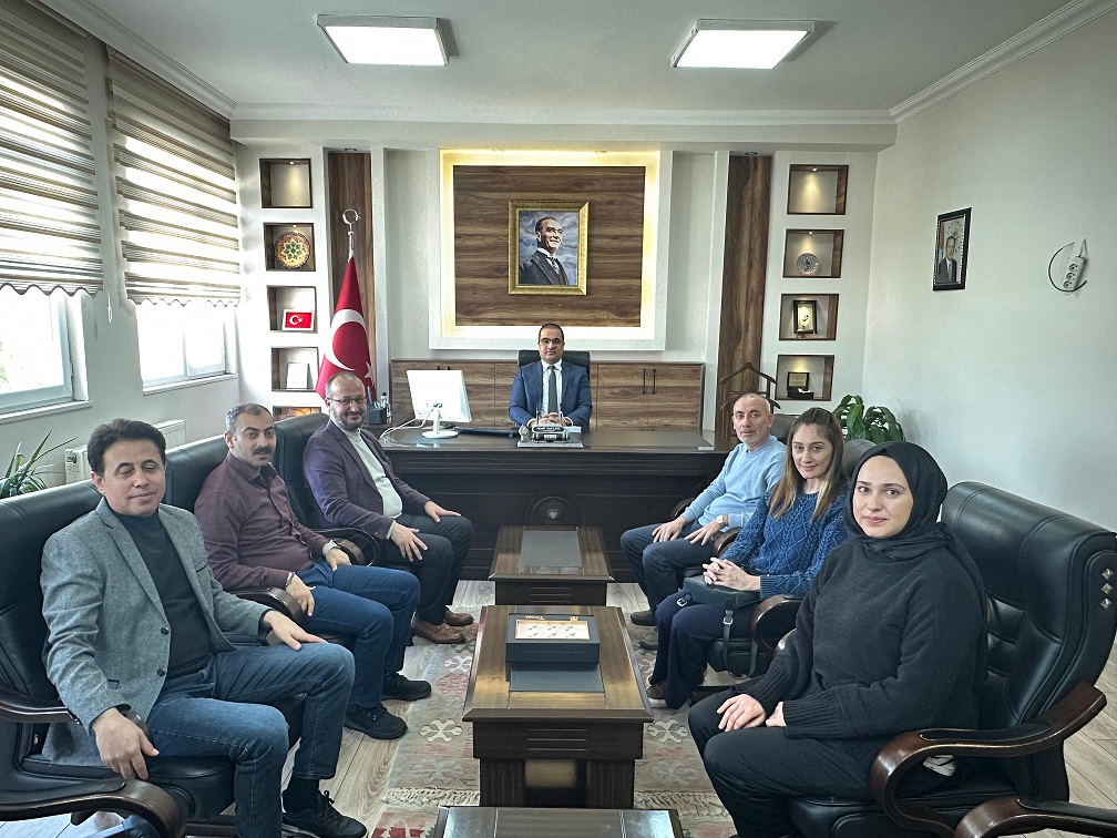 Sarıgöl Meslek Yüksek Okulu  Müdürü Ercan OYAN, Müdür Yardımcısı, Yüksekokul Sekreteri ve Öğretim Üyeleri Kaymakamımız Halil DALAK' ı ziyaret etti. 